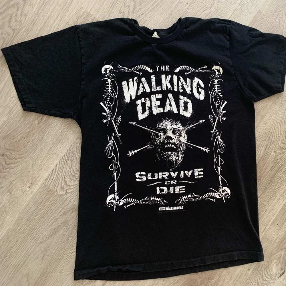 Walking Dead AMC Survive or Die 2015 Officially Licensed Alstyle Black T-Shirt